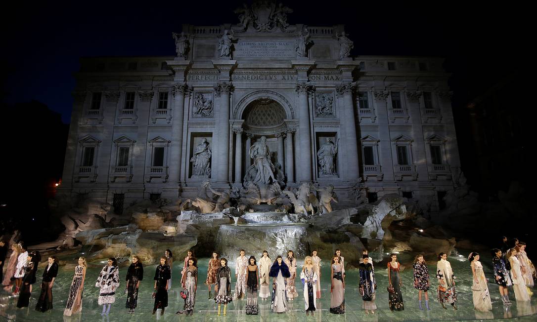 59750824_Models-present-creations-to-celebrate-the-90th-anniversary-of-Fendi-Fashion-house-during-a