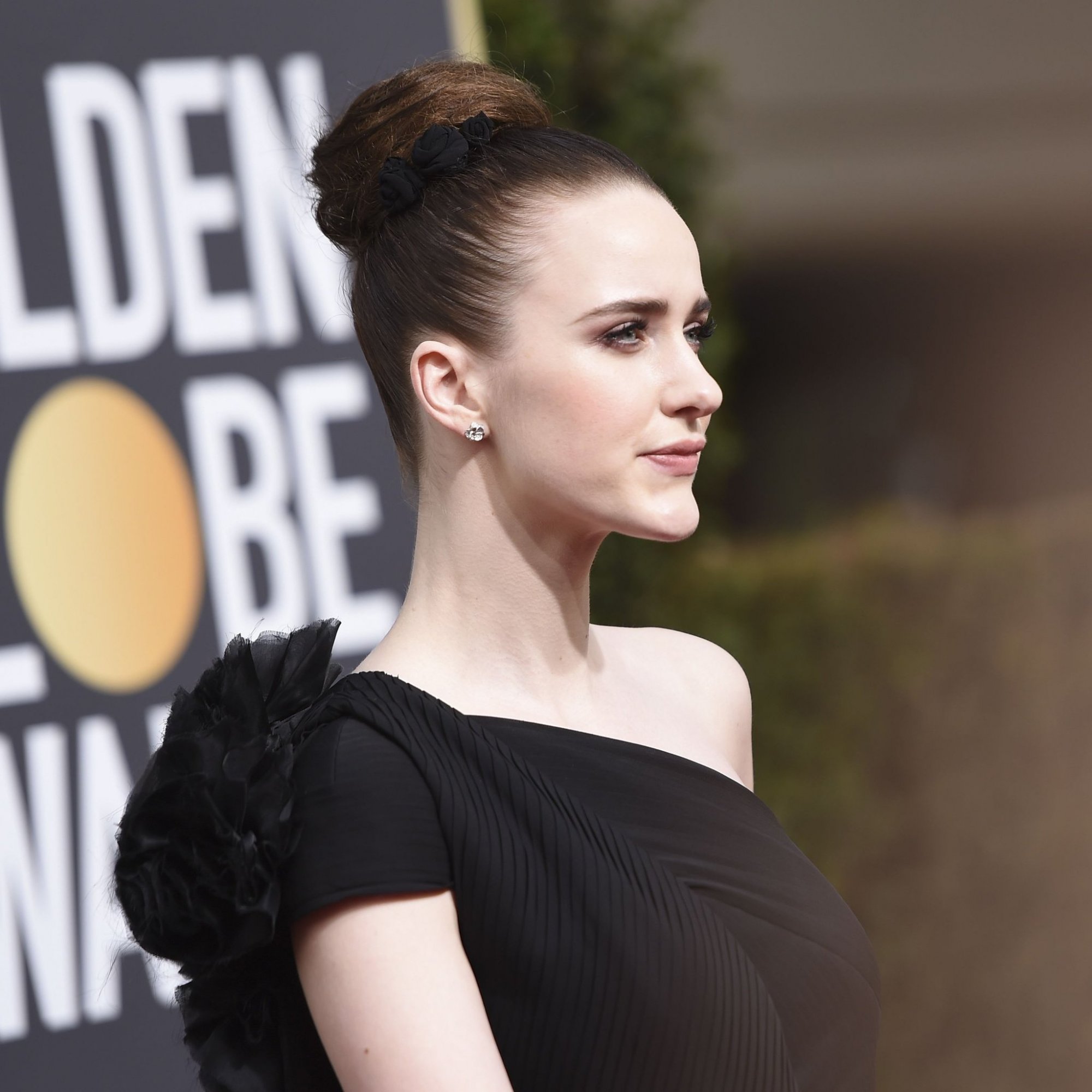 Rachel Brosnahan MakeUp