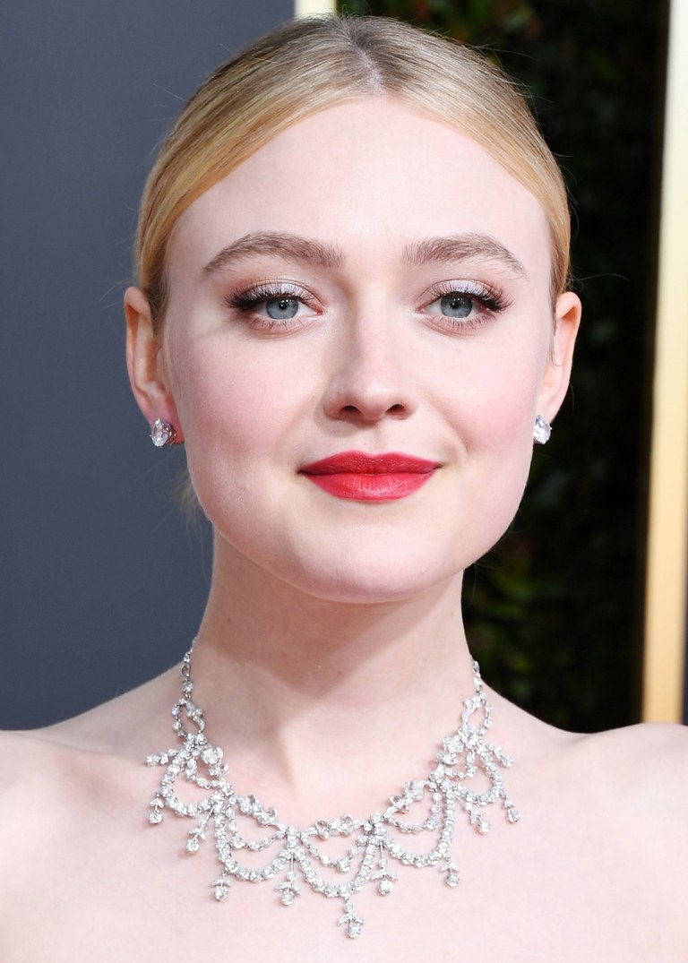 Dakota Fanning makeup