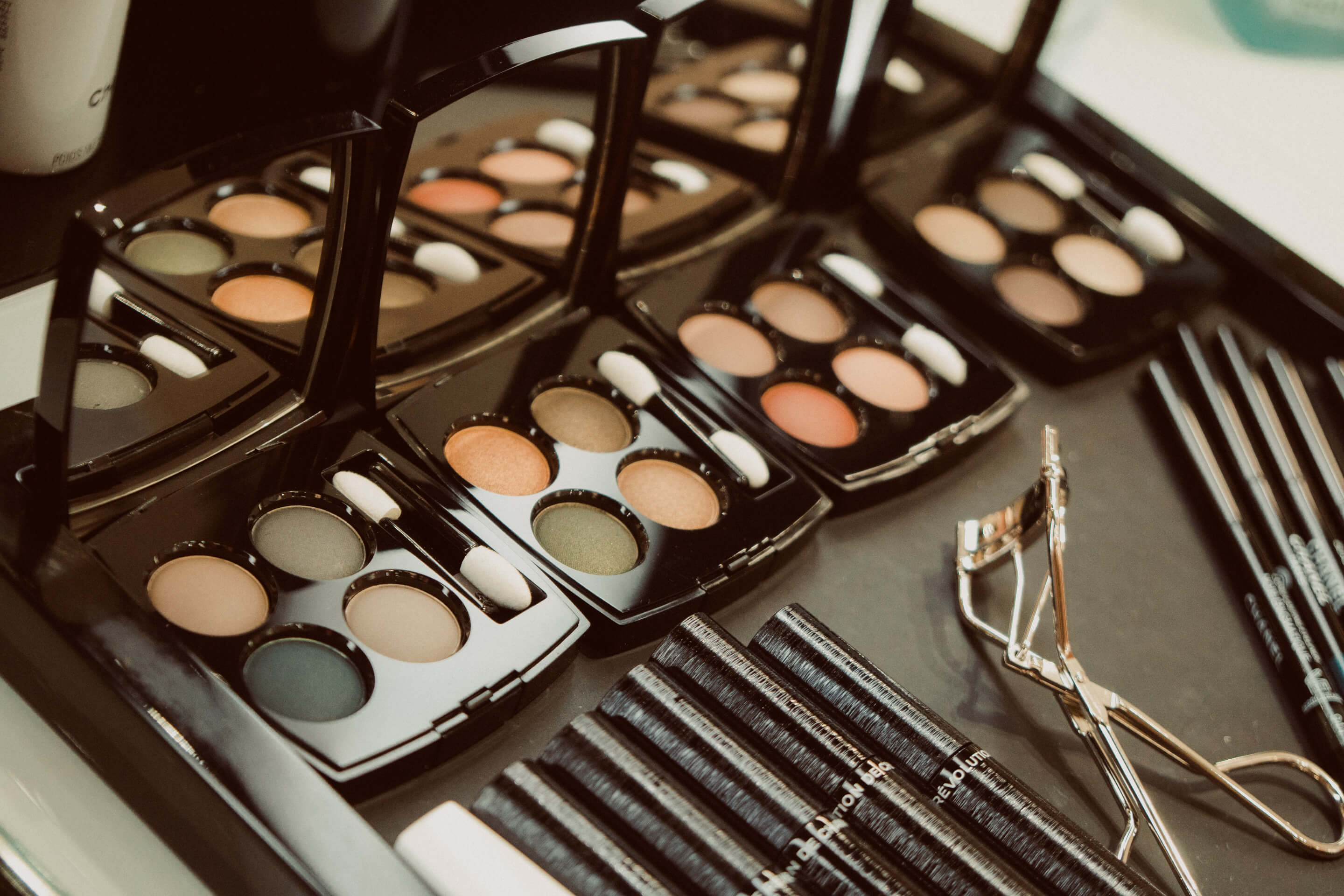 The Italian Rêve – The New Eye Collection by Chanel: Blurry is The New  Smokey – Makeup