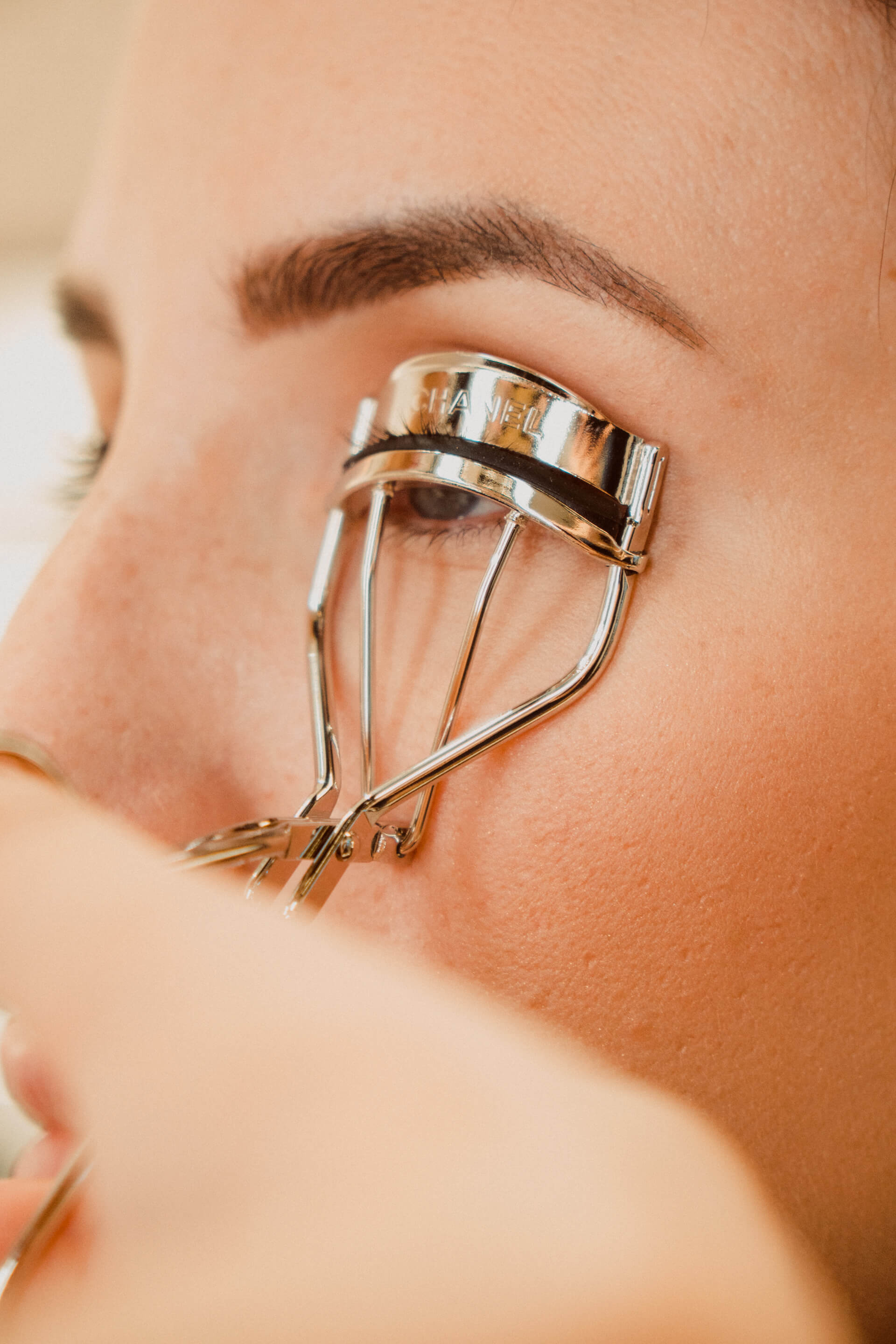 chanel eyelash curler