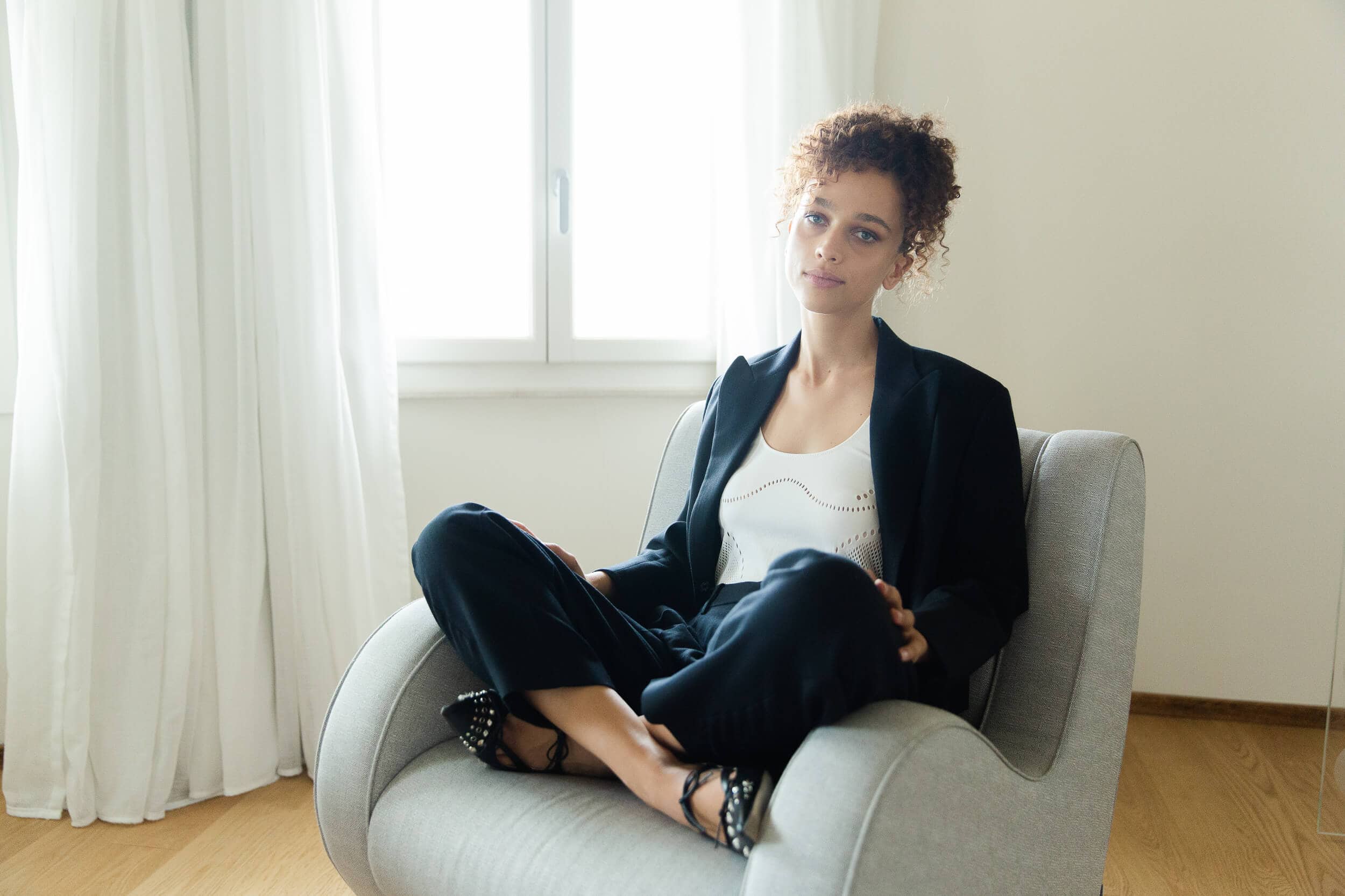 Intervista con Antonia Fotaras: La Voglia di Rompere il Silenzio – The
