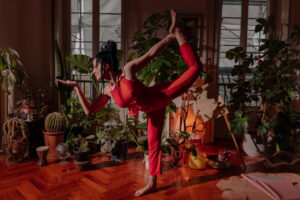 In Da Closet: Marianne Mirage [Musician & Yoga Teacher] – A Mystical Balance between Vintage and Sensuality