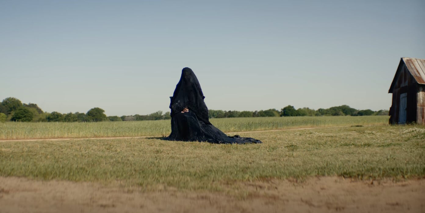 Woman-in-the-yard-trailer