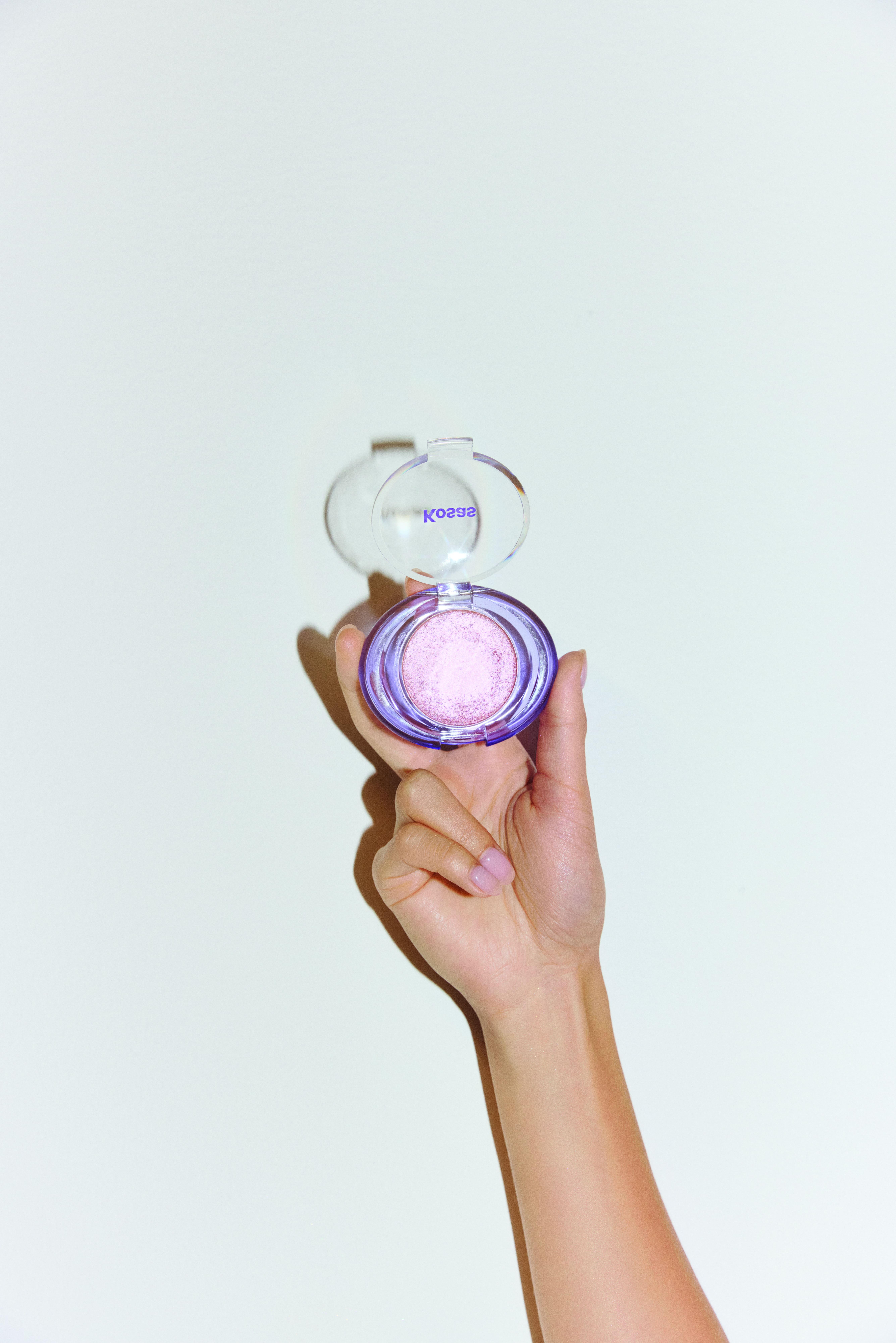 Kosas_Shiny Objects 2026_On Model_Glimmerose_Amata_04_CMYK