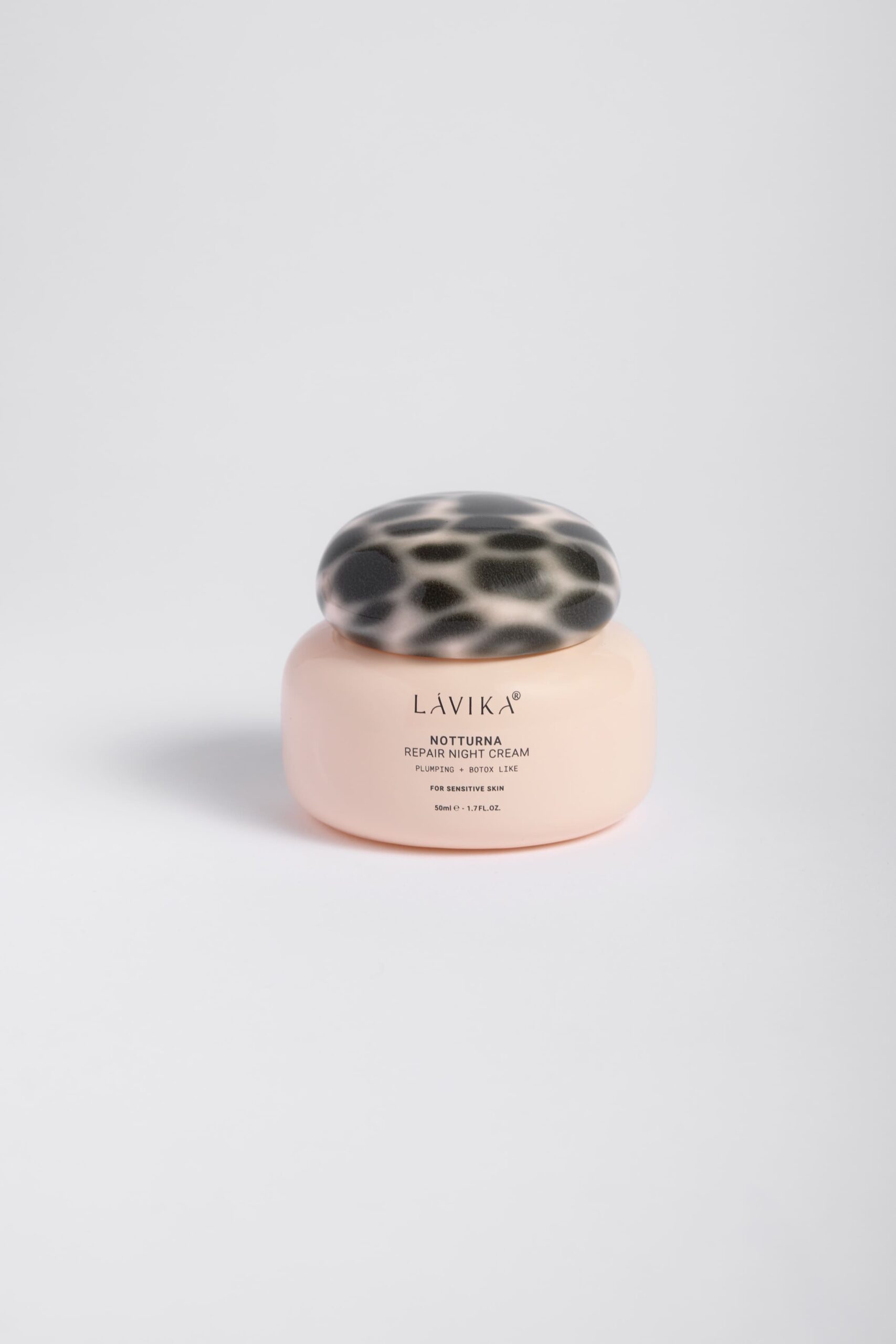 Làvika_Notturna_still life